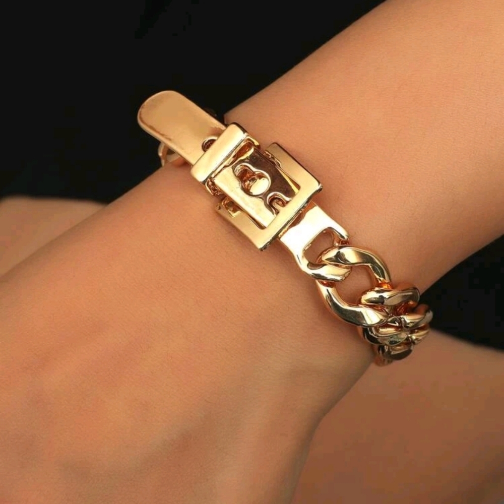 Gold buckle bracelet